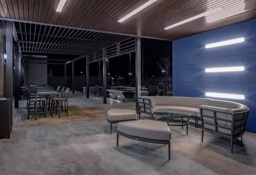 هتل Courtyard By Marriott East Lansing Okemos