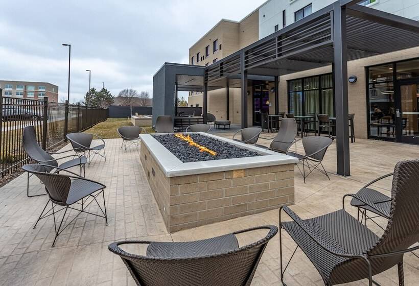 ホテル Courtyard By Marriott East Lansing Okemos