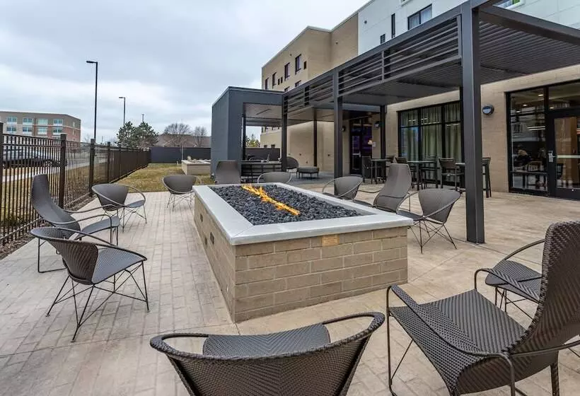 هتل Courtyard By Marriott East Lansing Okemos