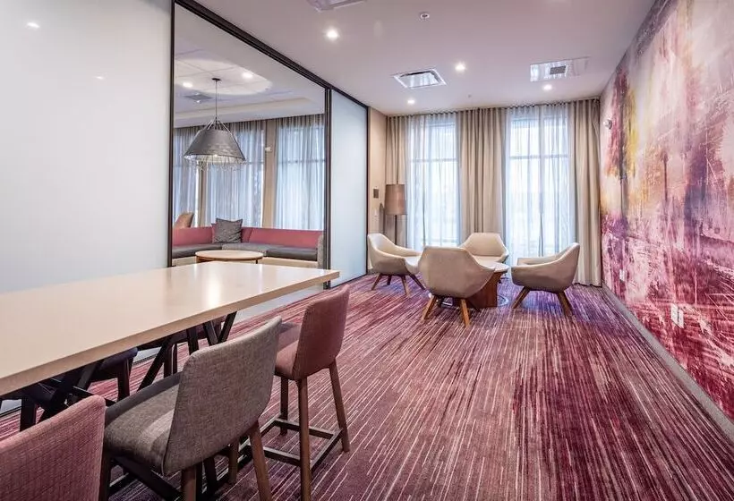 هتل Courtyard By Marriott East Lansing Okemos