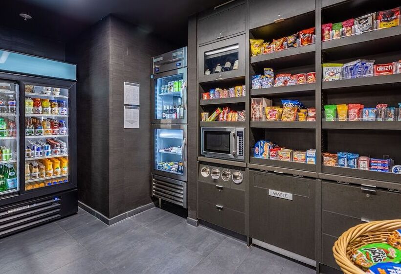 ホテル Courtyard By Marriott East Lansing Okemos