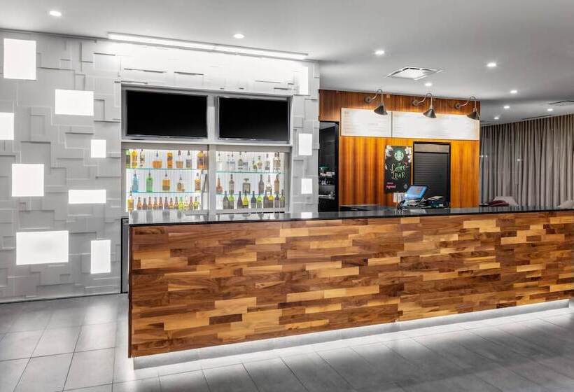 ホテル Courtyard By Marriott East Lansing Okemos