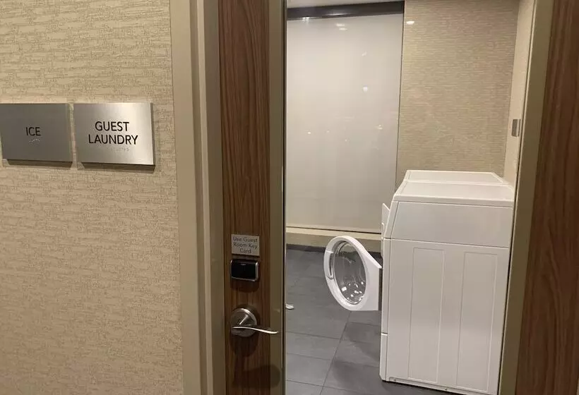 هتل Courtyard By Marriott East Lansing Okemos