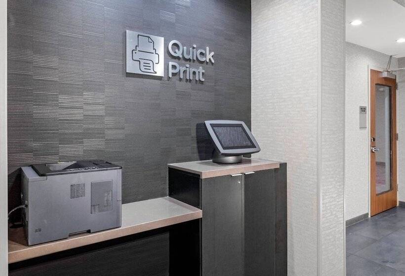 ホテル Courtyard By Marriott East Lansing Okemos