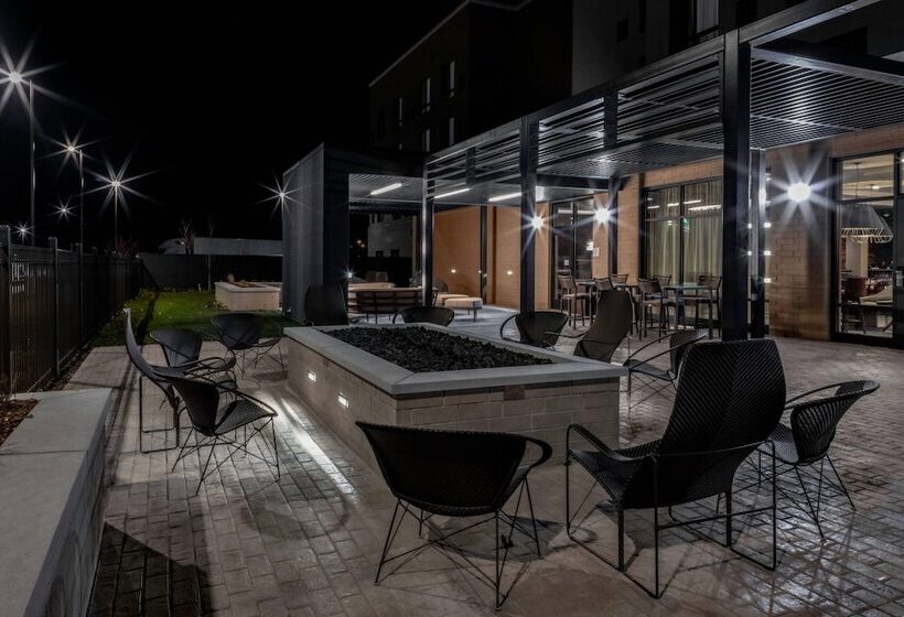 ホテル Courtyard By Marriott East Lansing Okemos