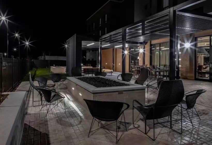 هتل Courtyard By Marriott East Lansing Okemos