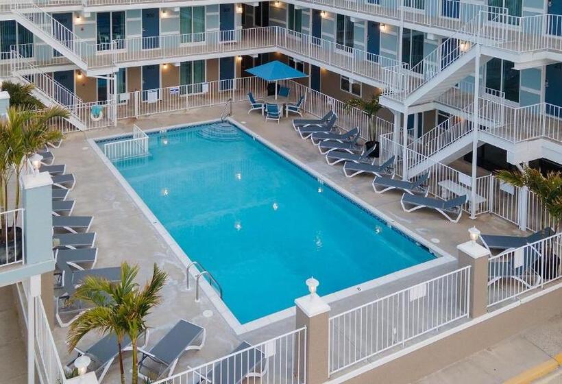 فندق Harbor Light Family Resort