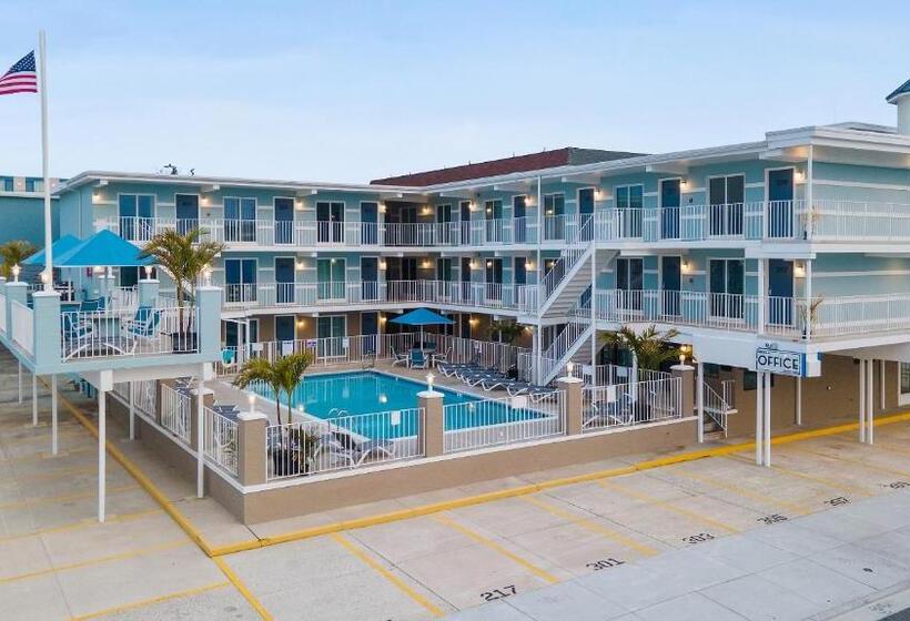 فندق Harbor Light Family Resort