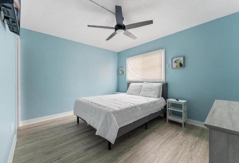 فندق Harbor Light Family Resort