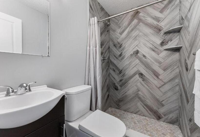 فندق Harbor Light Family Resort