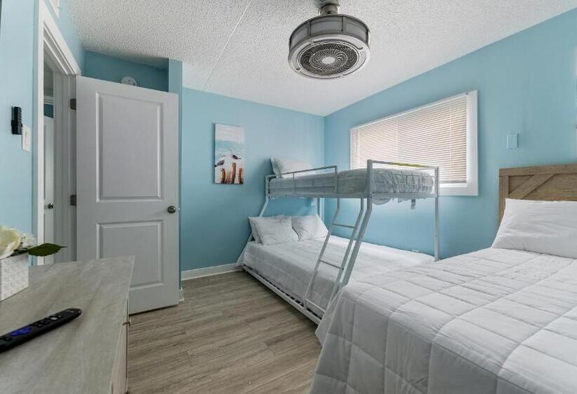 فندق Harbor Light Family Resort