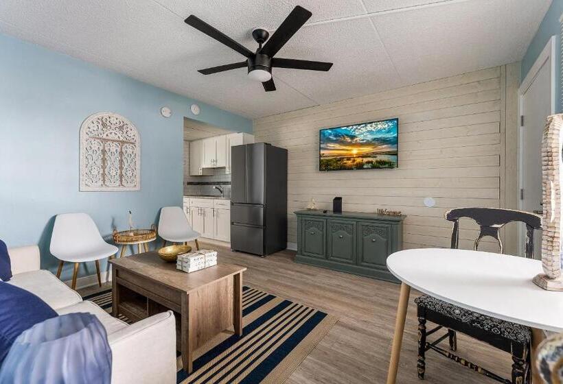 فندق Harbor Light Family Resort