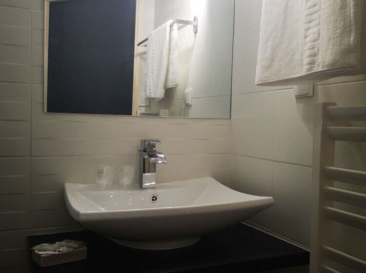 هتل Hôtel Bar Brasserie L Escale