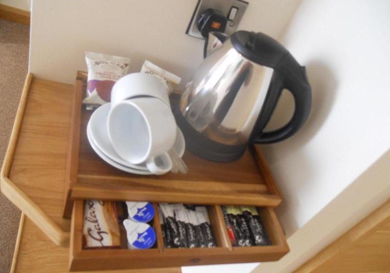 Отель Riverside Caravan & Camping Park