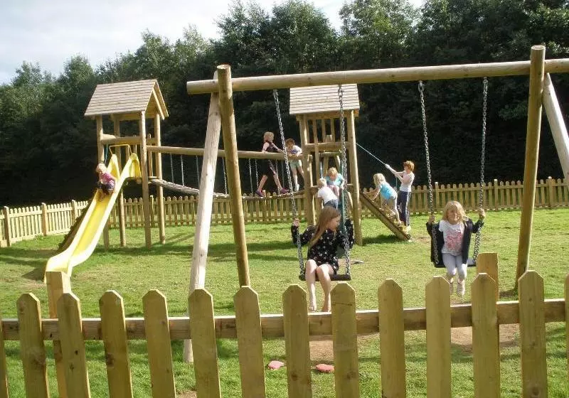 Hotelli Riverside Caravan & Camping Park