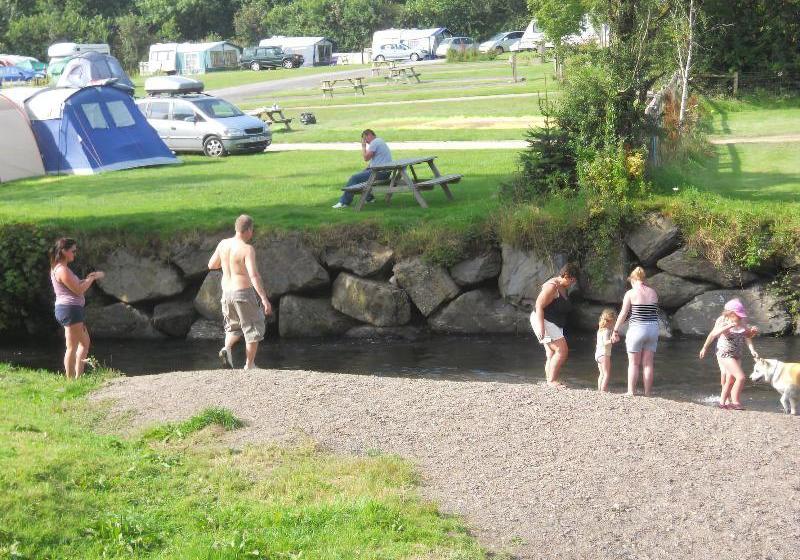 Отель Riverside Caravan & Camping Park