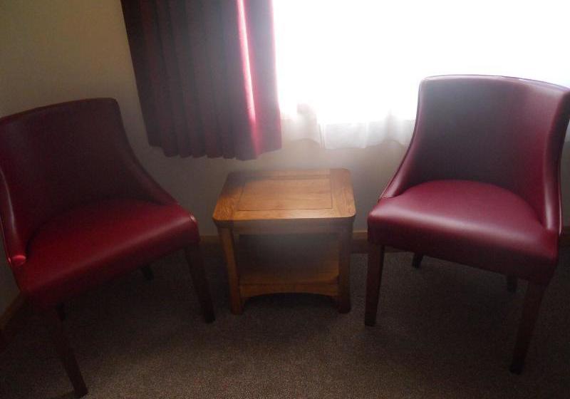 Отель Riverside Caravan & Camping Park