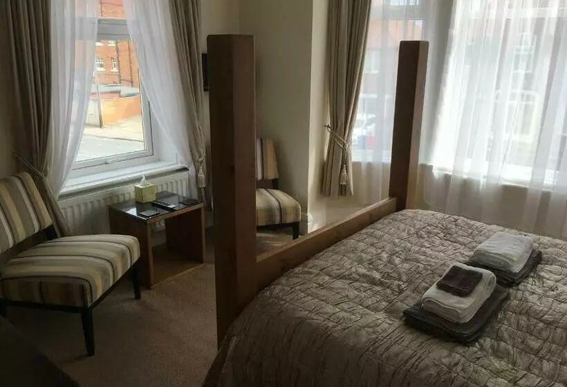 Majatalo The Whalebone Arch