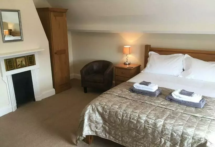 Majatalo The Whalebone Arch