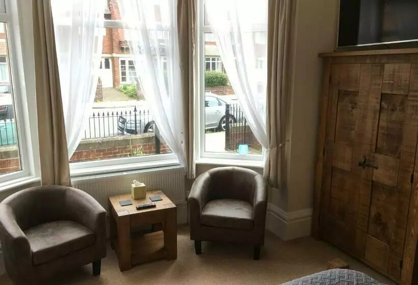 Majatalo The Whalebone Arch