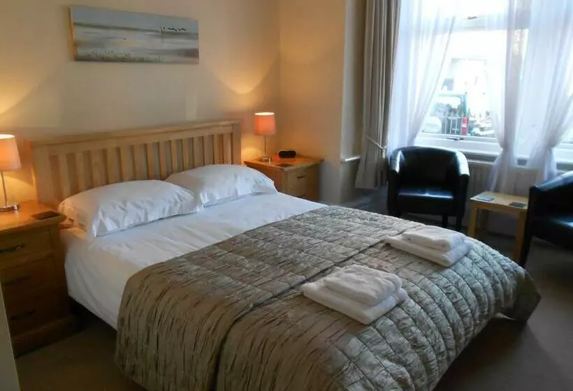 Majatalo The Whalebone Arch