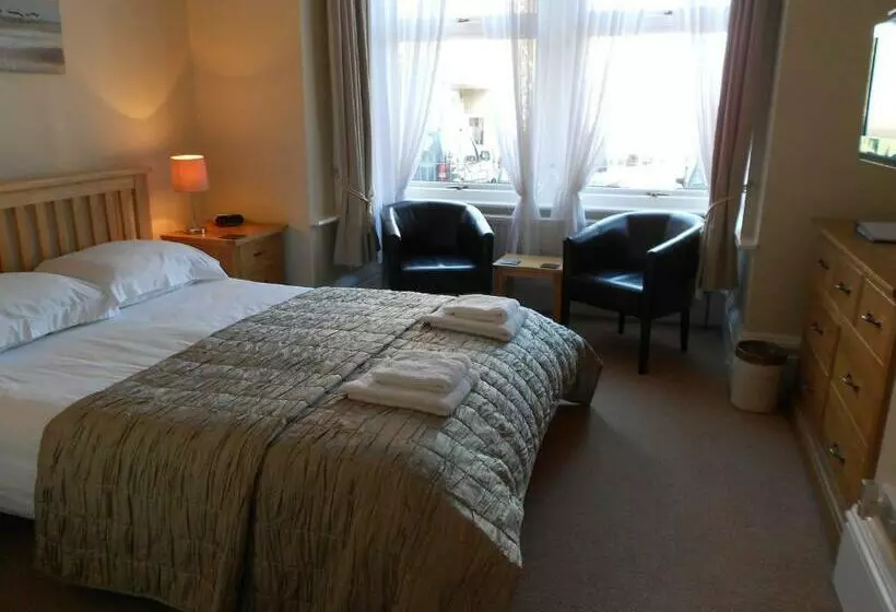 Majatalo The Whalebone Arch