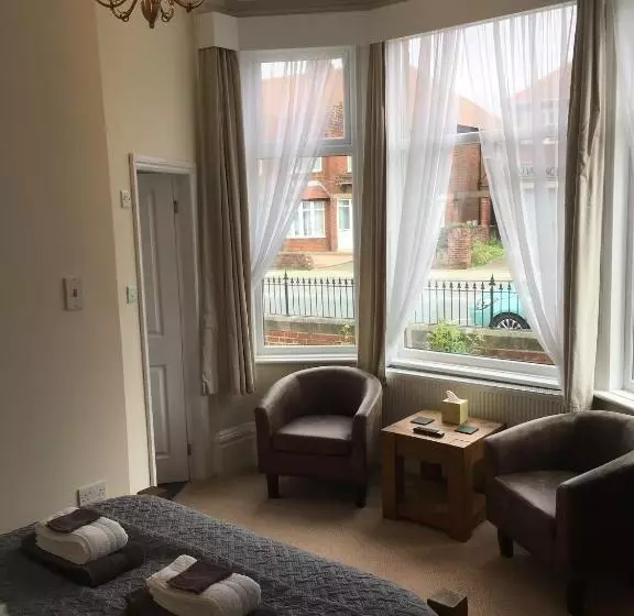 Majatalo The Whalebone Arch