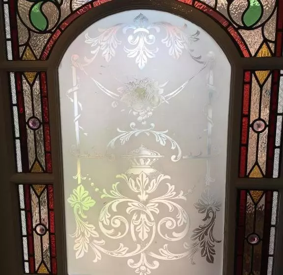 Majatalo The Whalebone Arch