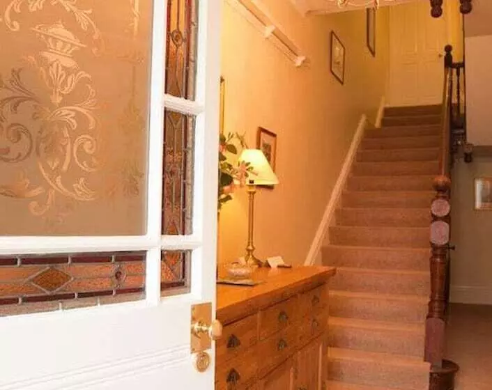 Majatalo The Whalebone Arch