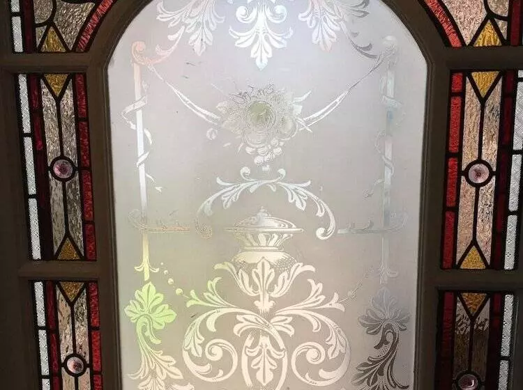 Majatalo The Whalebone Arch