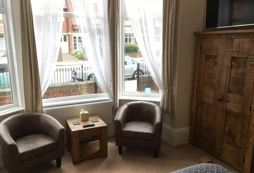 Majatalo The Whalebone Arch