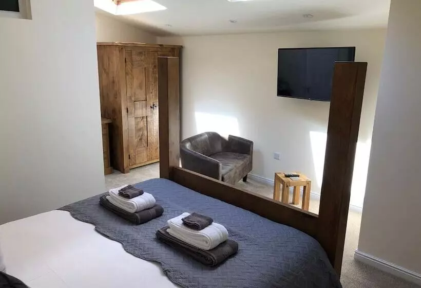 Majatalo The Whalebone Arch