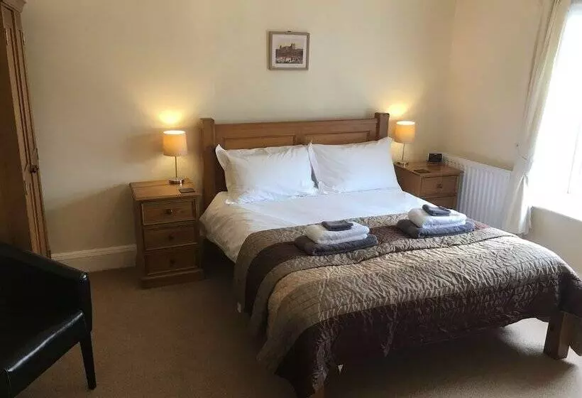 Majatalo The Whalebone Arch