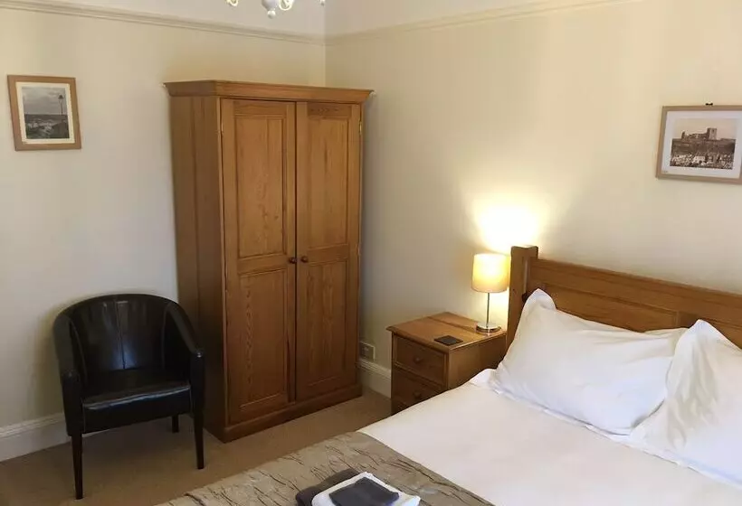 Majatalo The Whalebone Arch