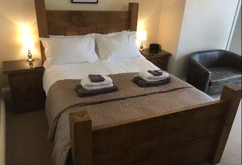 Majatalo The Whalebone Arch