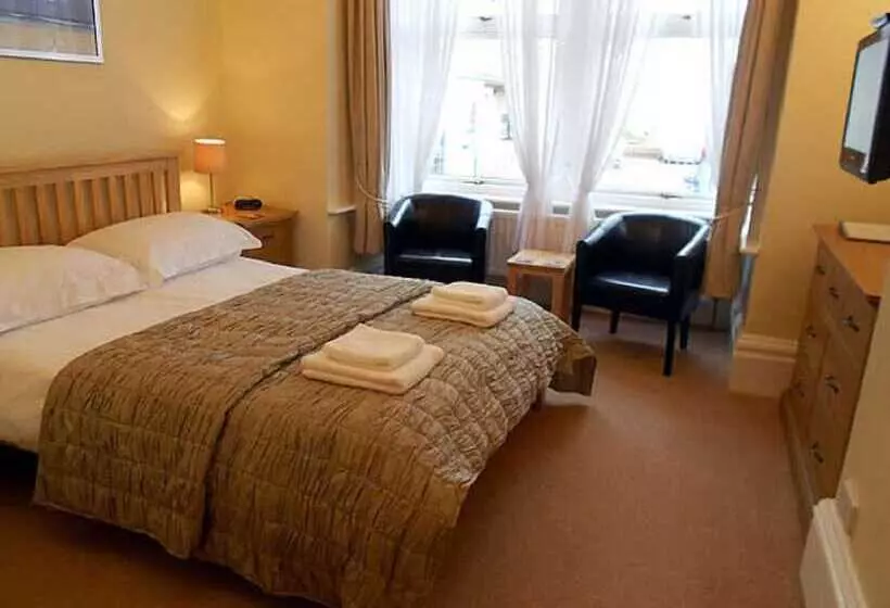 Majatalo The Whalebone Arch