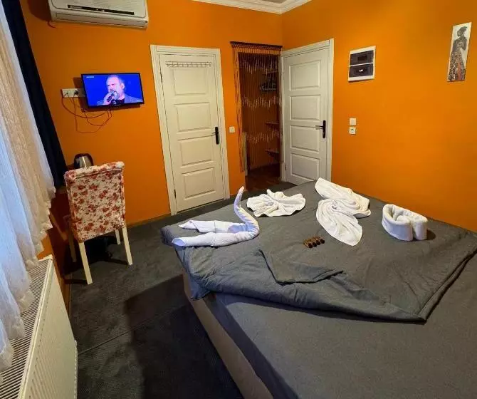Taksim Pandora
