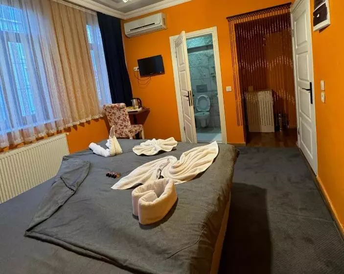 Taksim Pandora