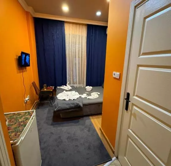 Taksim Pandora