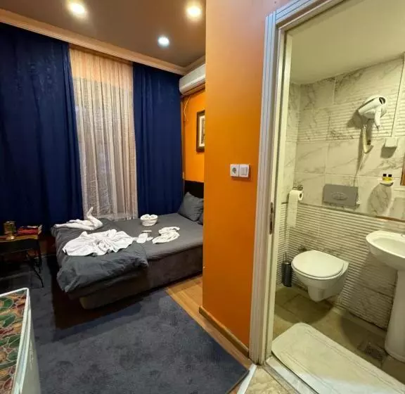 Taksim Pandora