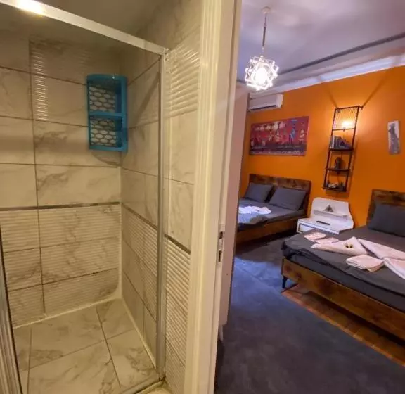 Taksim Pandora