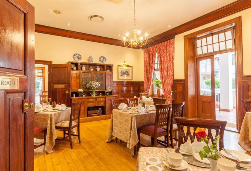 Courtyard Hotel Arcadia