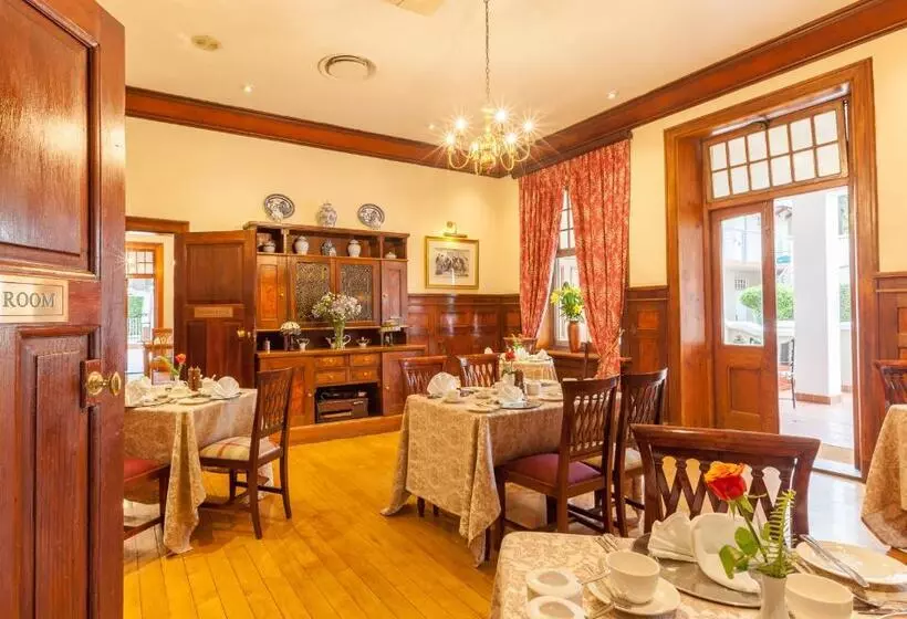 Courtyard Hotel Arcadia