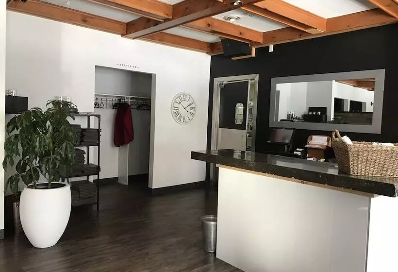 ホテル Comme Chez Soi Restaurant & Auberge