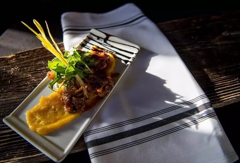 ホテル Comme Chez Soi Restaurant & Auberge