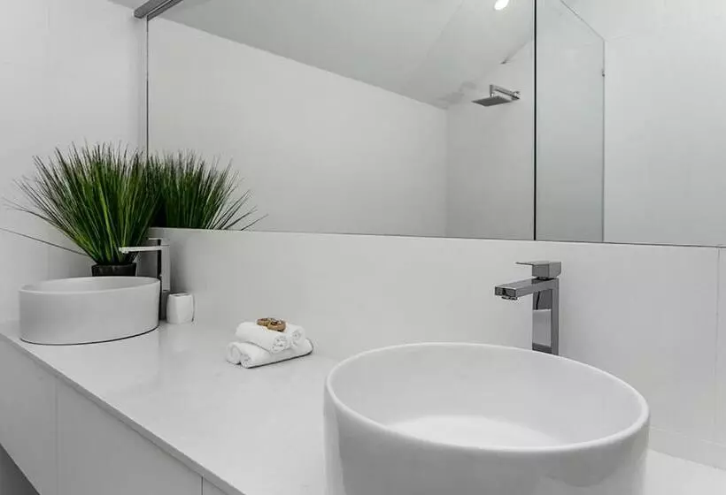 The Terraces Main Beach