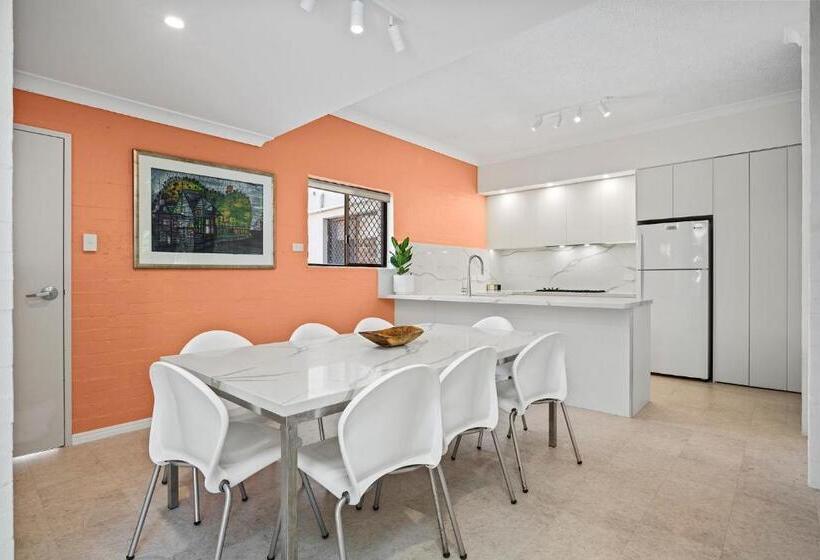 The Terraces Main Beach