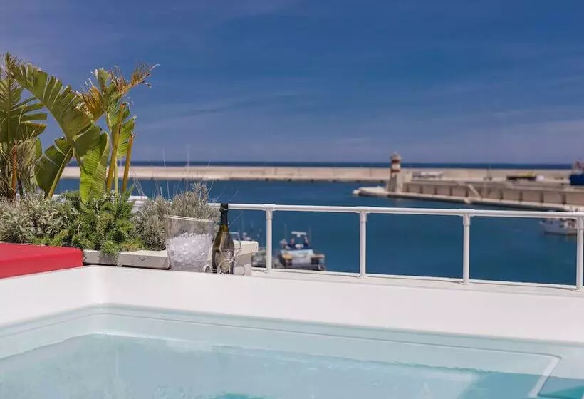 تختخواب و صبحانه Al Console Luxury Suite