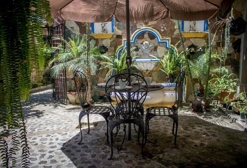 تختخواب و صبحانه Posada Maya