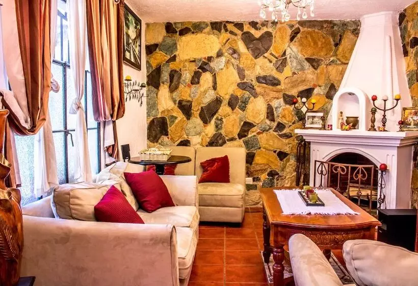 تختخواب و صبحانه Posada Maya